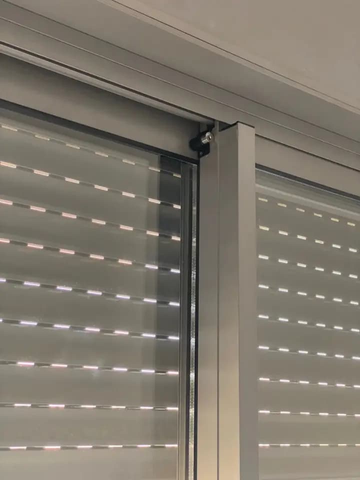 התקנת סוגר בטיחות עם מפתח בחלון