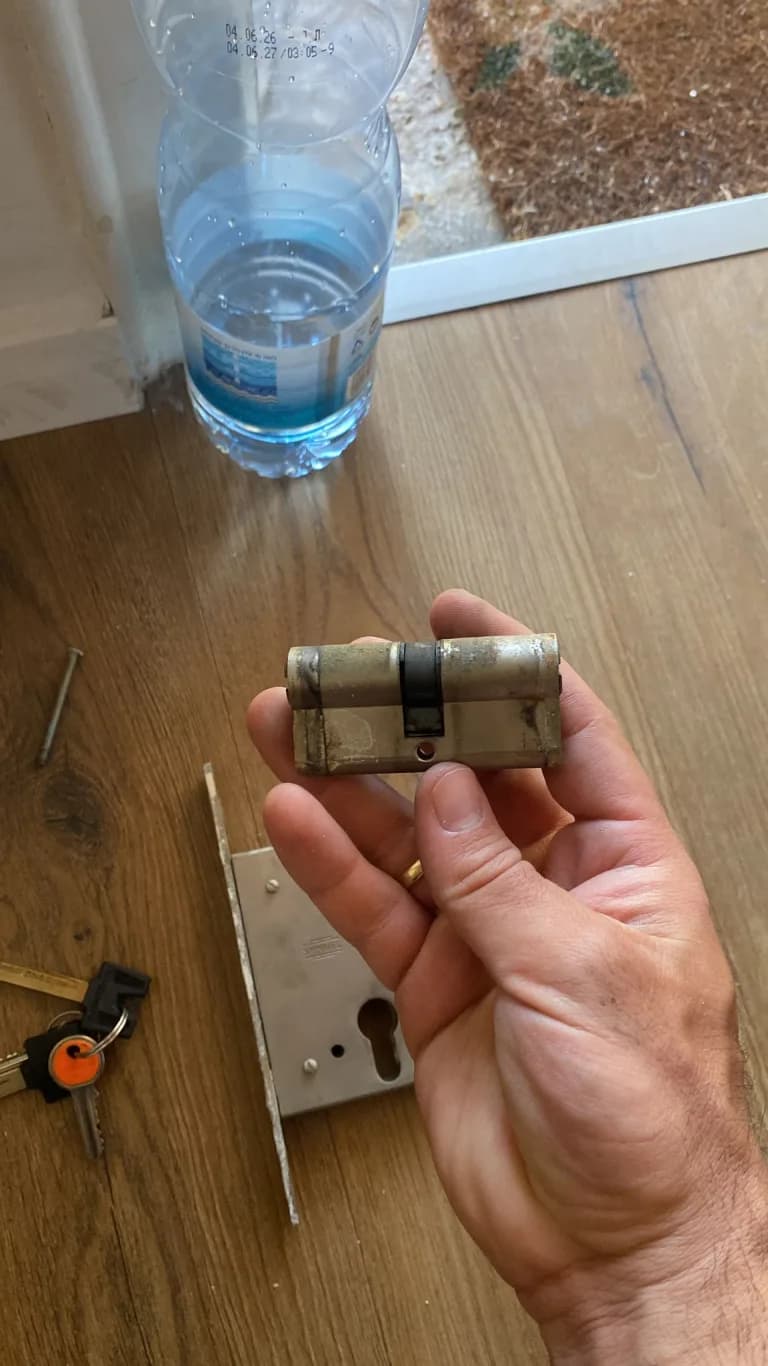 החלפת צילינדר במנעול דלת לאחר אבחון
